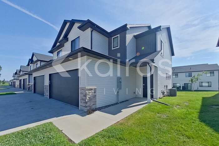 6925 Holly Ct - Photo 2 of 25