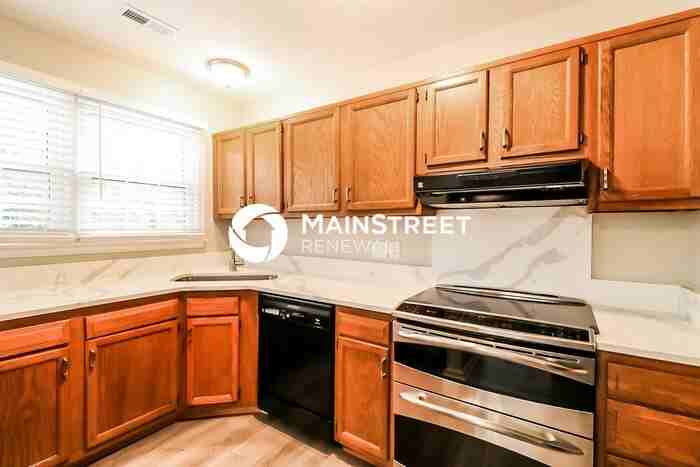 1609 Maybrook Dr - Photo 7 of 17