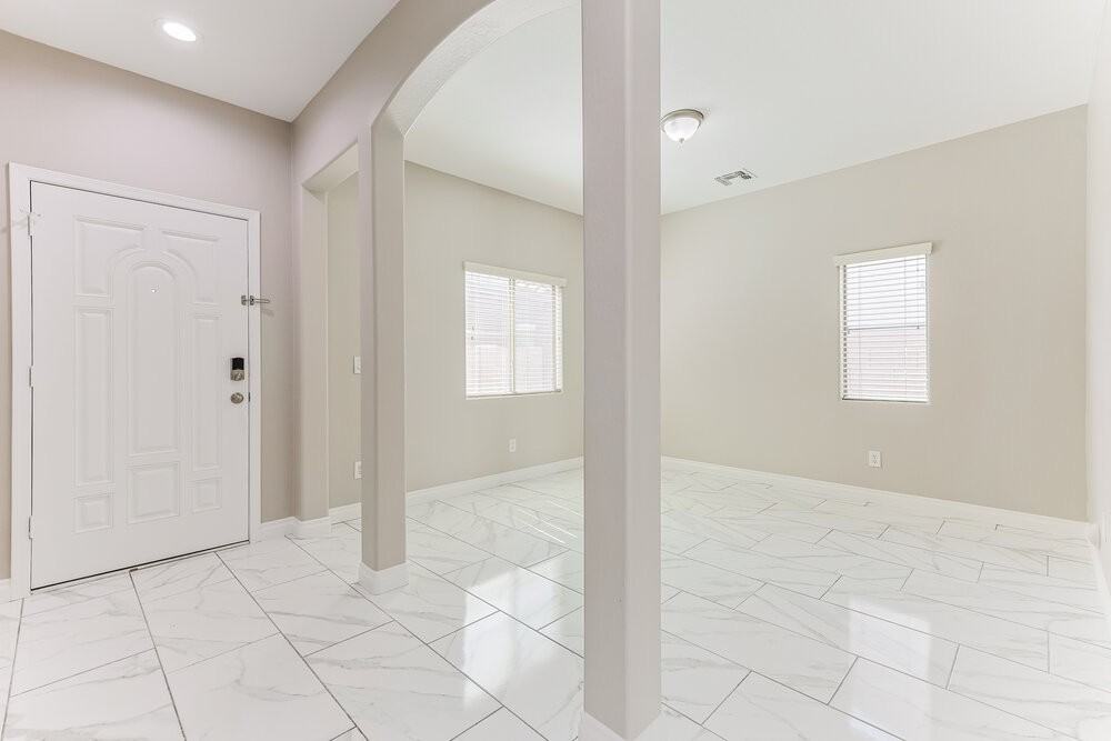 4672 E Laurel Ave - Photo 4 of 17
