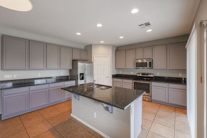 5455 W Molly Ln - Photo 4 of 48