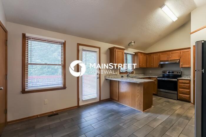 606 Canter St - Photo 5 of 18