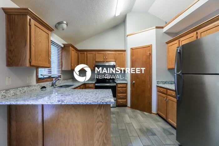 606 Canter St - Photo 6 of 18