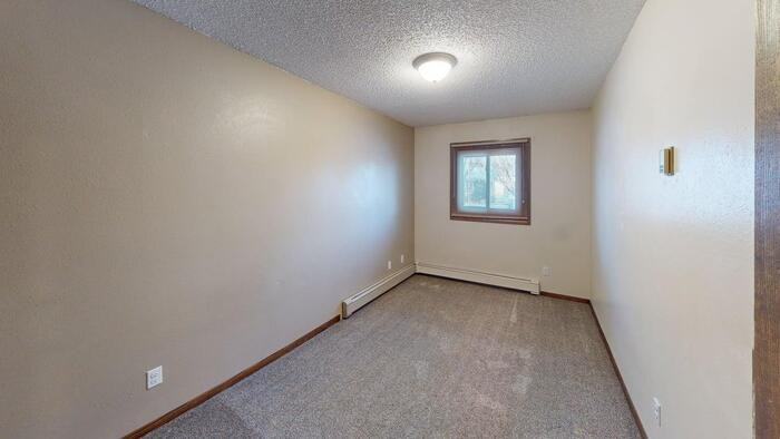 202 4th Ave Sw - Photo 3 of 15