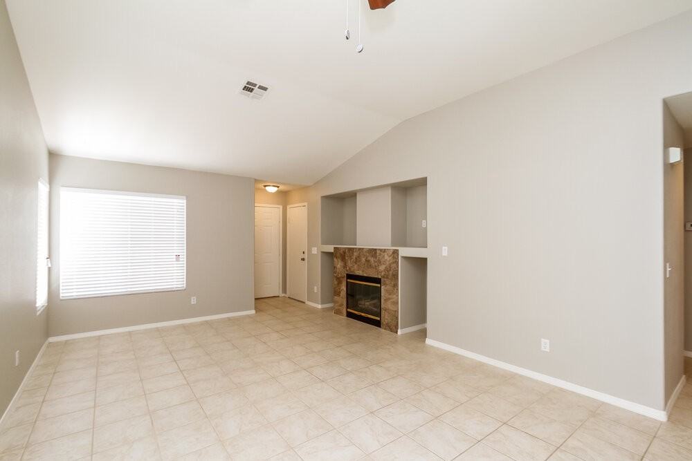5560 Merriweather Dr - Photo 2 of 14