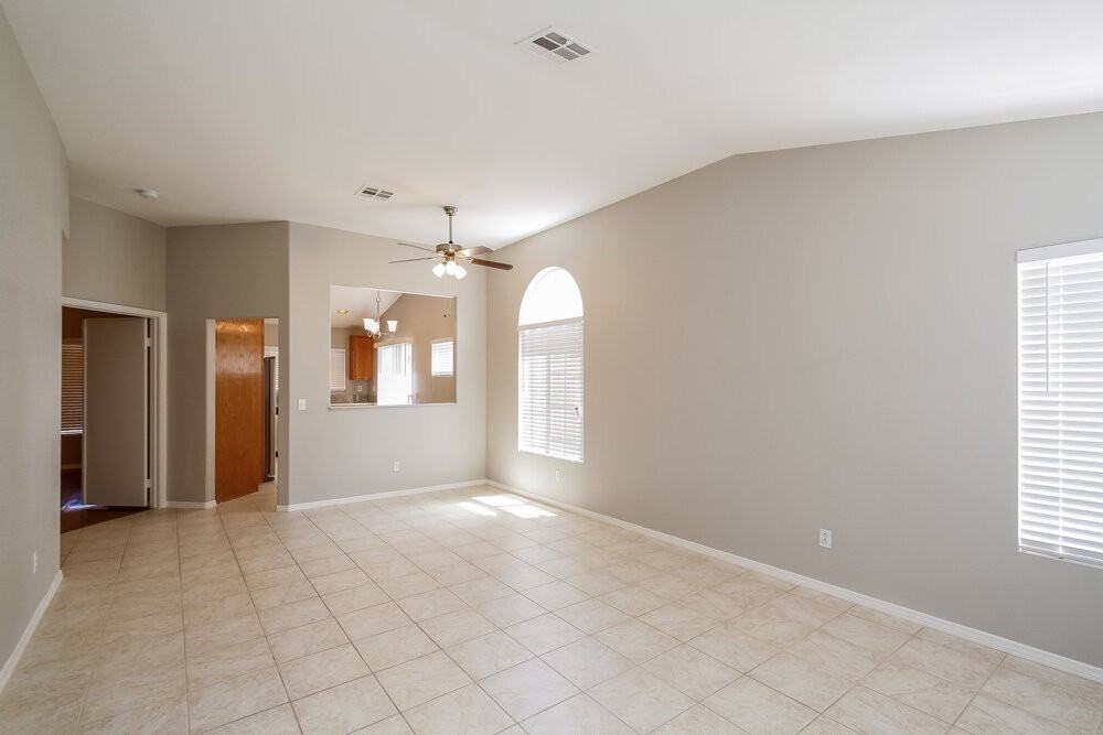 5560 Merriweather Dr - Photo 3 of 14