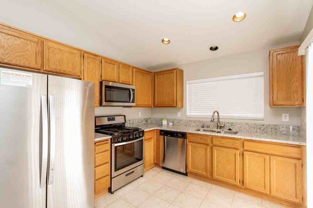 5560 Merriweather Dr - Photo 4 of 14