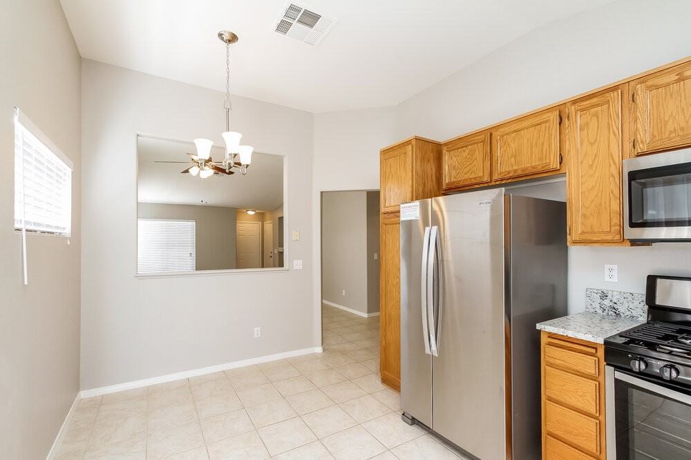 5560 Merriweather Dr - Photo 5 of 14