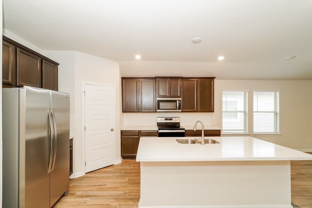 1244 Ella Xing - Photo 6 of 16