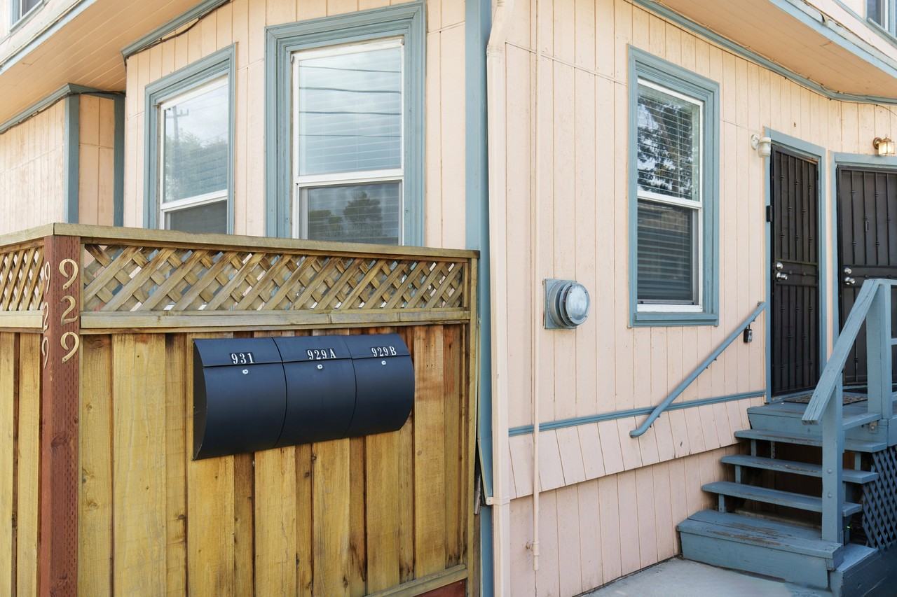 E 24th St - Photo 2 of 20