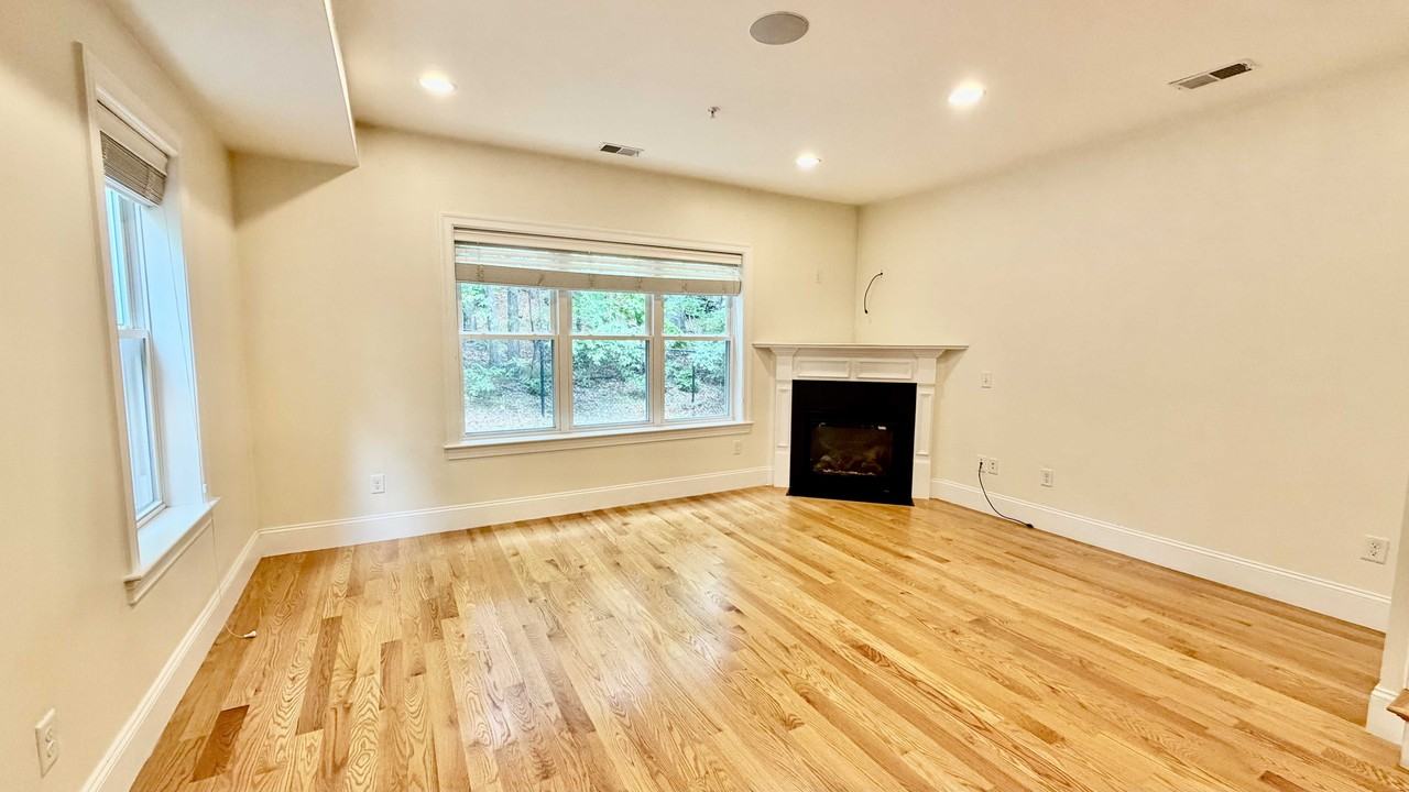 865 Lagrange St #4 - Photo 3 of 17