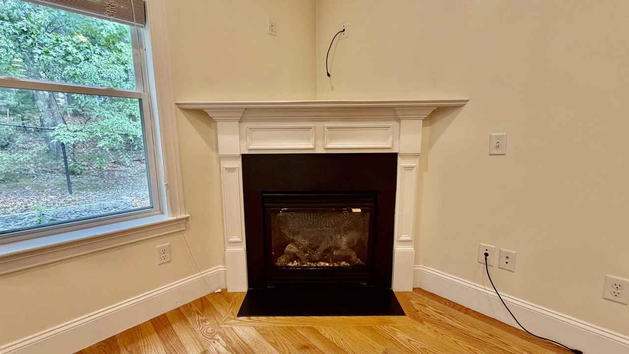 865 Lagrange St #4 - Photo 4 of 17