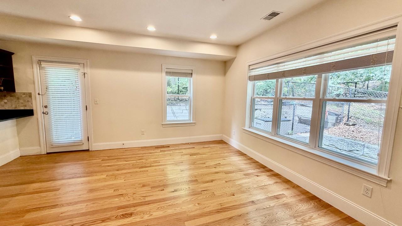 865 Lagrange St #4 - Photo 5 of 17