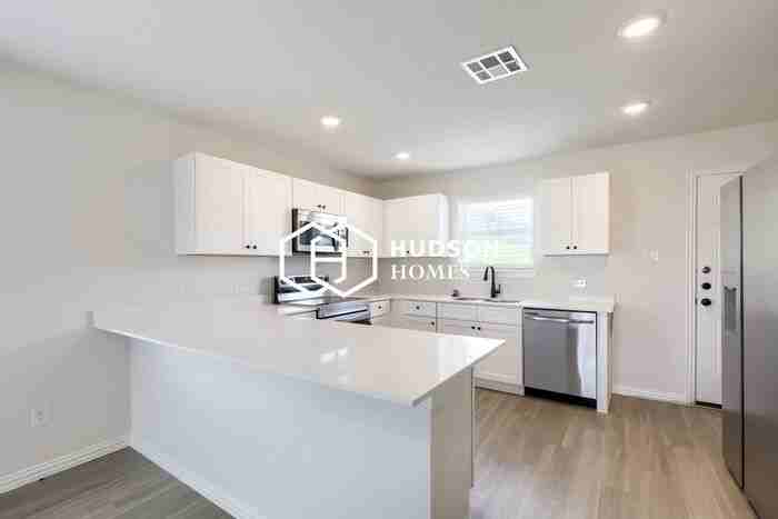 3815 Leming Ct - Photo 3 of 12
