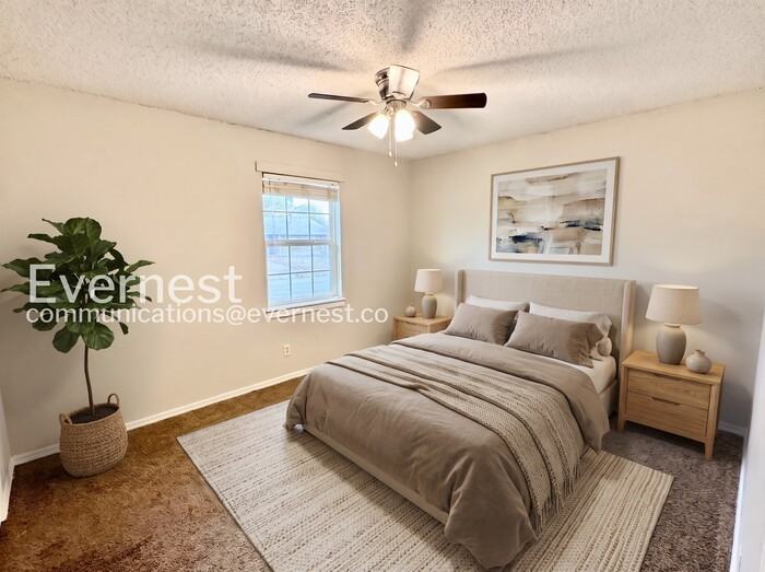 1756 S Pine Ave - Photo 4 of 31