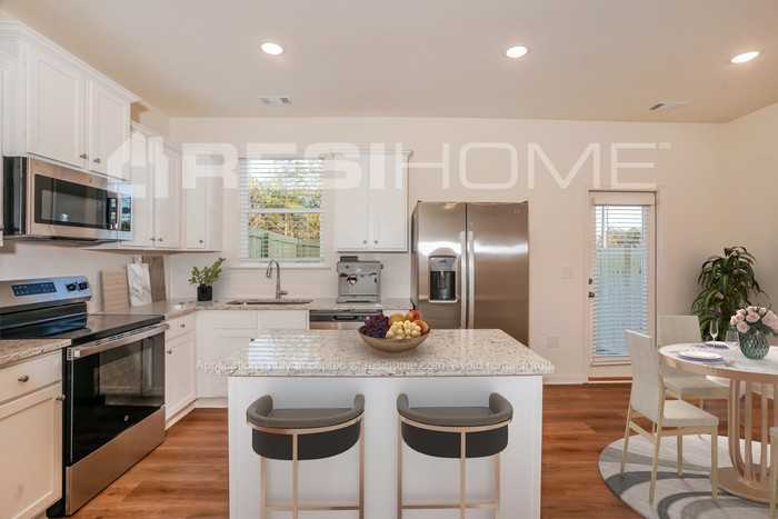 5022 Vineyard Way - Photo 5 of 20