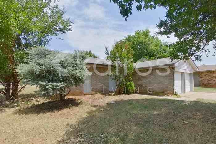 405 East Meadow Lane Court - Photo 2 of 28