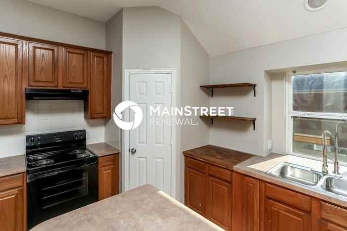 529 Covey Trl - Photo 6 of 16