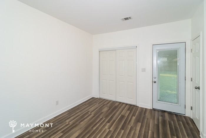 1592 Southern Ave - Photo 6 of 15