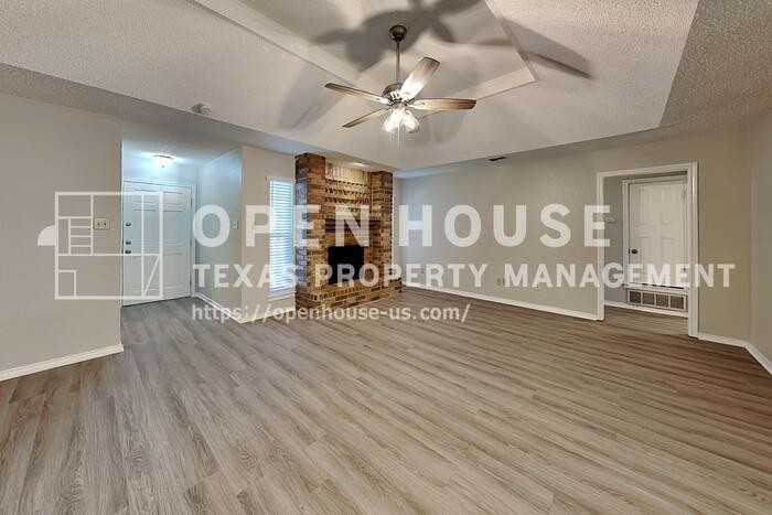6117 Courtside Dr - Photo 4 of 20
