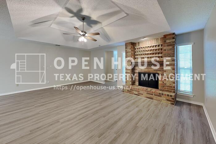 6117 Courtside Dr - Photo 6 of 20