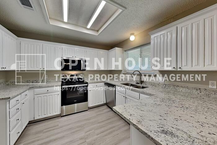 6117 Courtside Dr - Photo 7 of 20