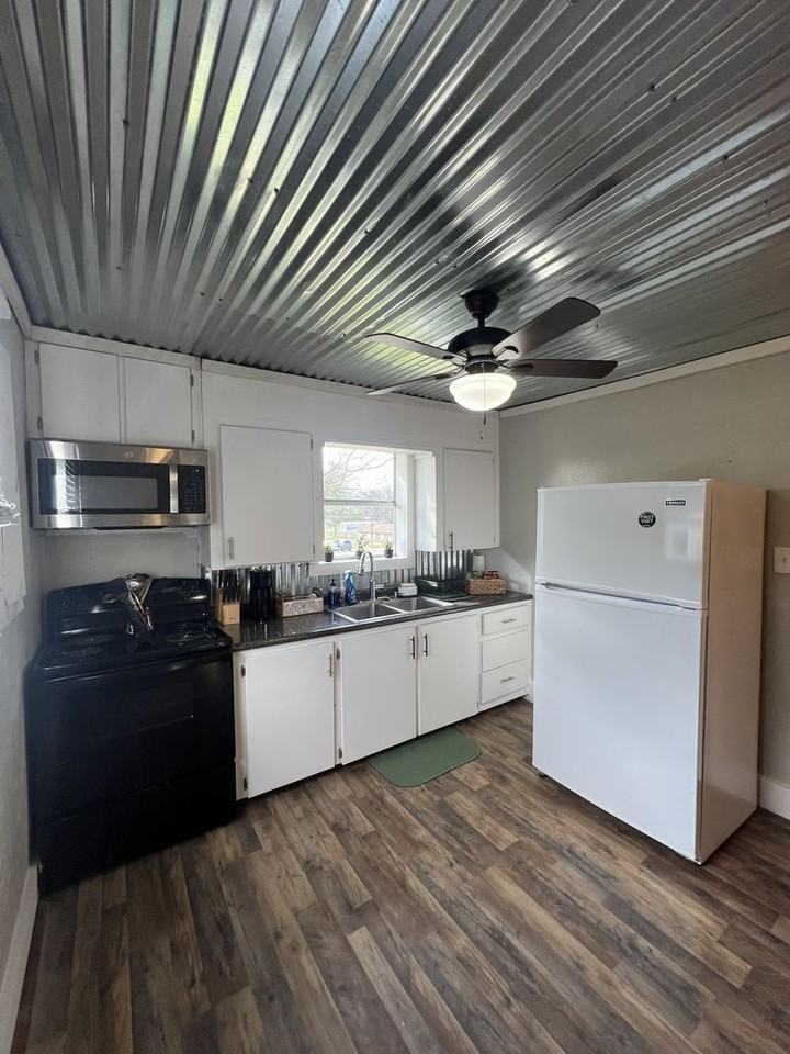 705 S Main St - Photo 4 of 4