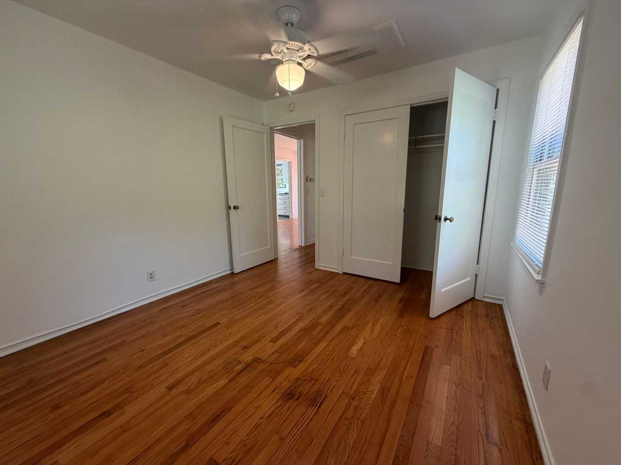6039 Van Alstine Ave - Photo 3 of 31