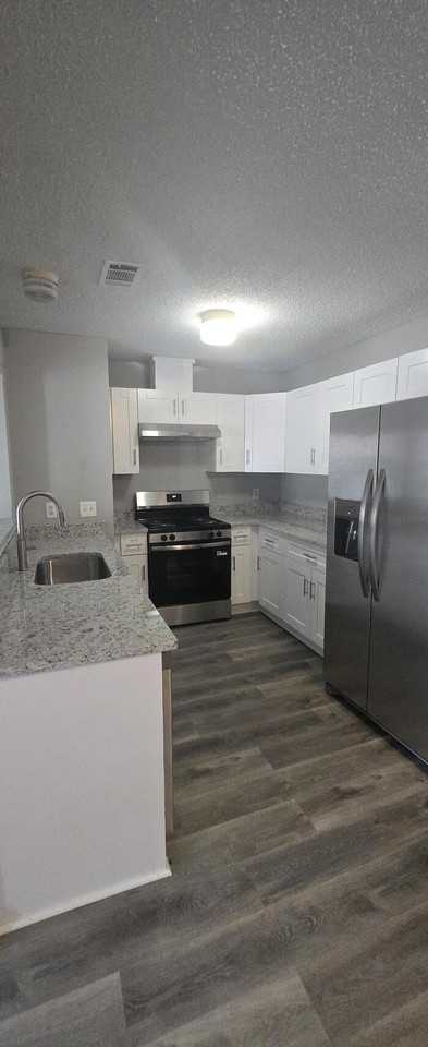 1262 Britain Dr - Photo 5 of 18
