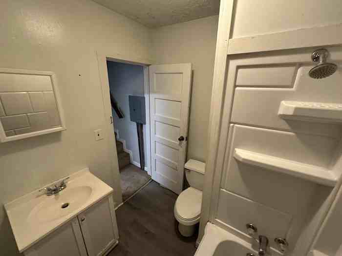 324 Hudson St - Photo 3 of 7