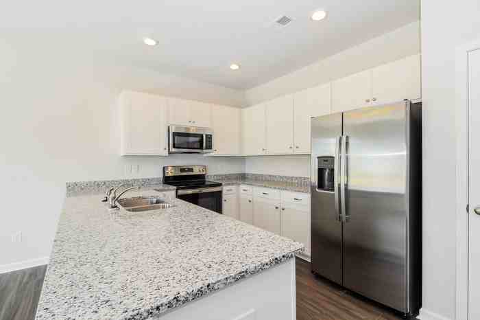 9113 Sunrise Creek Dr - Photo 7 of 13