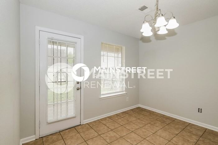 4674 Royal View Dr - Photo 6 of 17
