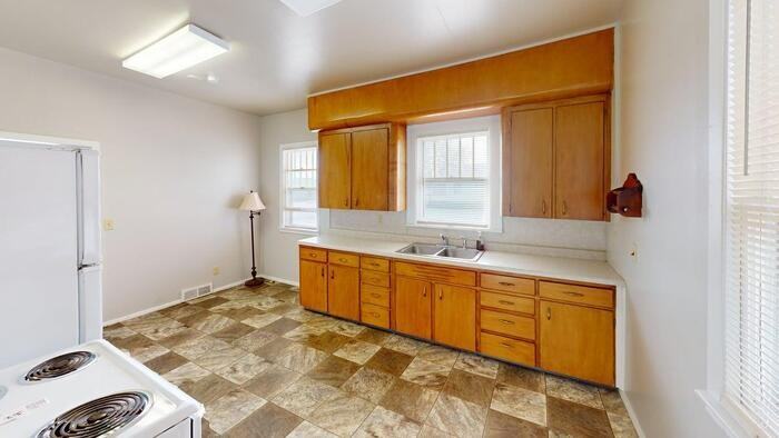 302 N 15th St - Photo 2 of 10