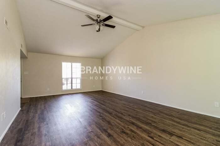 802 Edgemont Dr - Photo 3 of 24