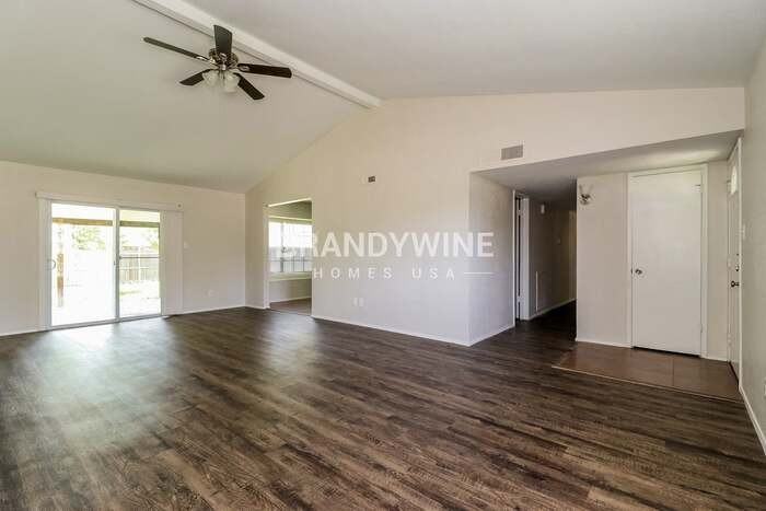 802 Edgemont Dr - Photo 5 of 24