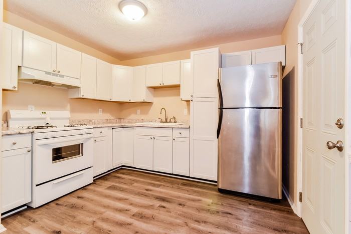 8703 Montery Rd - Photo 6 of 12