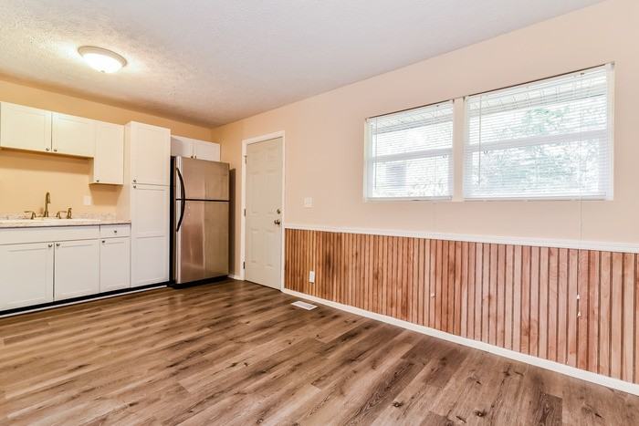 8703 Montery Rd - Photo 7 of 12
