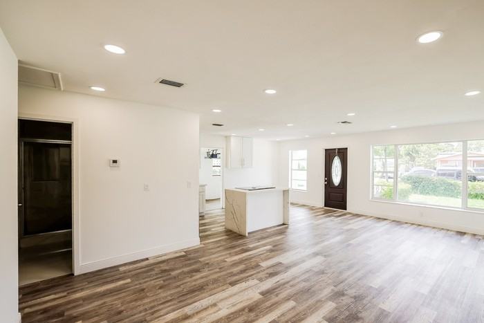 730 Nw 18th St - Photo 3 of 20