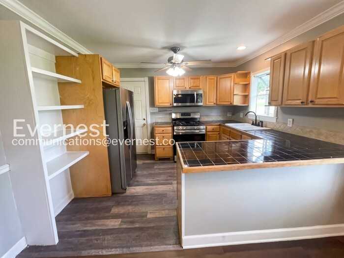 2249 Maplecrest Dr - Photo 4 of 25
