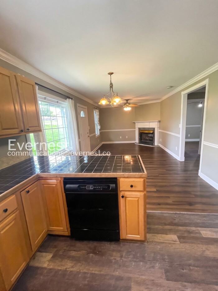 2249 Maplecrest Dr - Photo 6 of 25