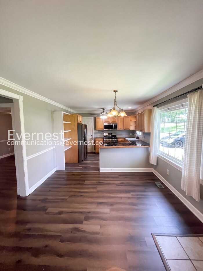 2249 Maplecrest Dr - Photo 7 of 25