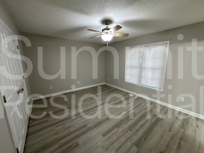 7112 Deer Brook St - Photo 4 of 11