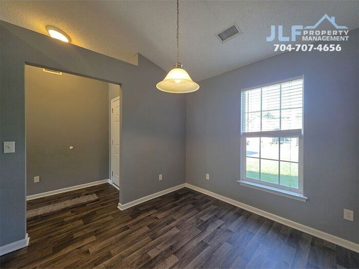 8417 Appledale Dr - Photo 3 of 22