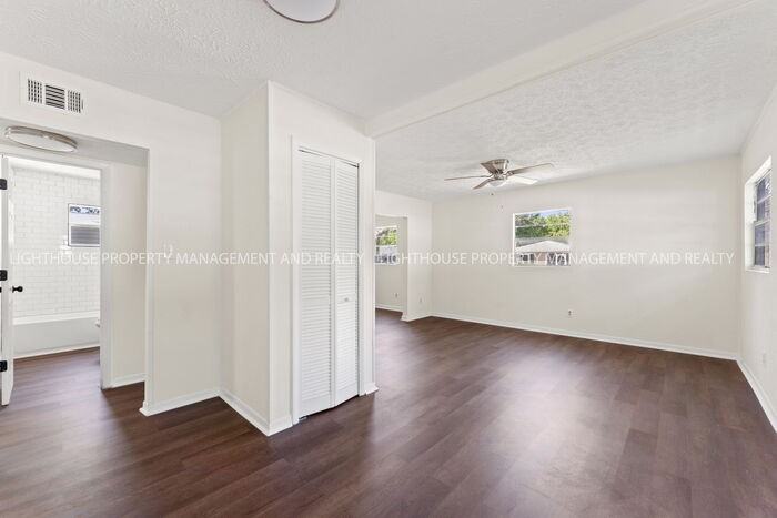 94 Lewis St - Photo 5 of 17