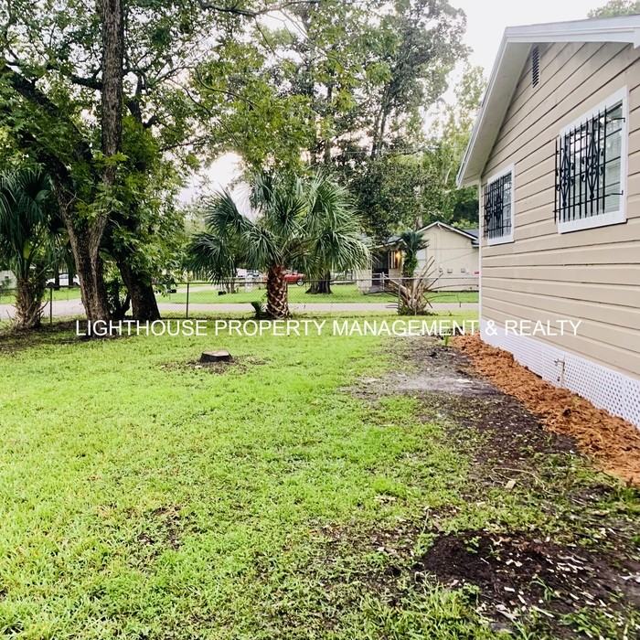 2904 W 8th St - Photo 2 of 19