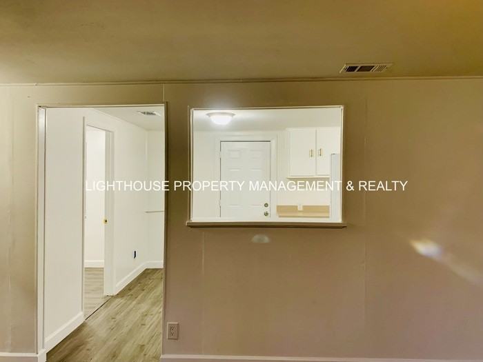 2904 W 8th St - Photo 4 of 19