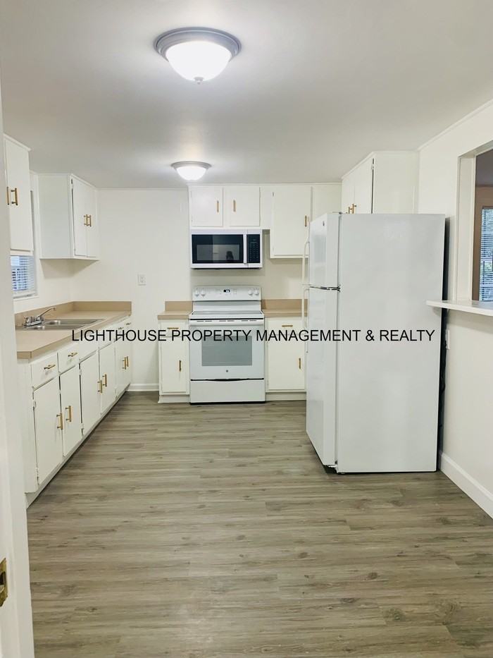 2904 W 8th St - Photo 5 of 19