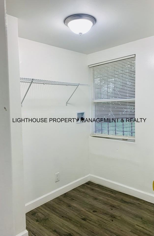 2904 W 8th St - Photo 6 of 19