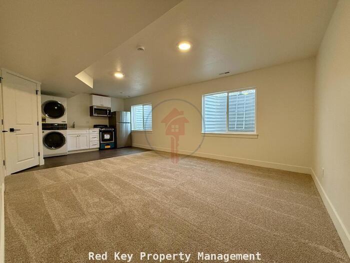 119 E 730 N #B - Photo 5 of 8