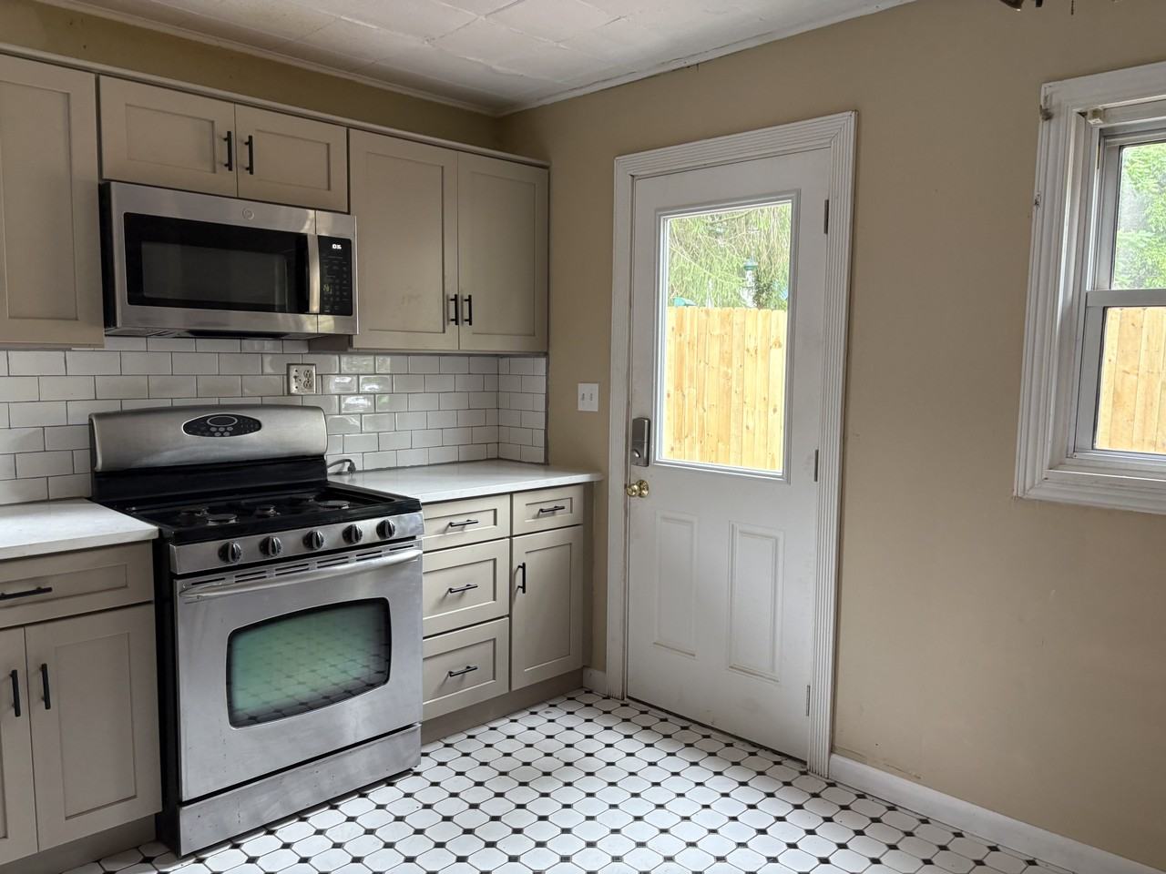 59 South Park Avenue - Photo 3 of 23