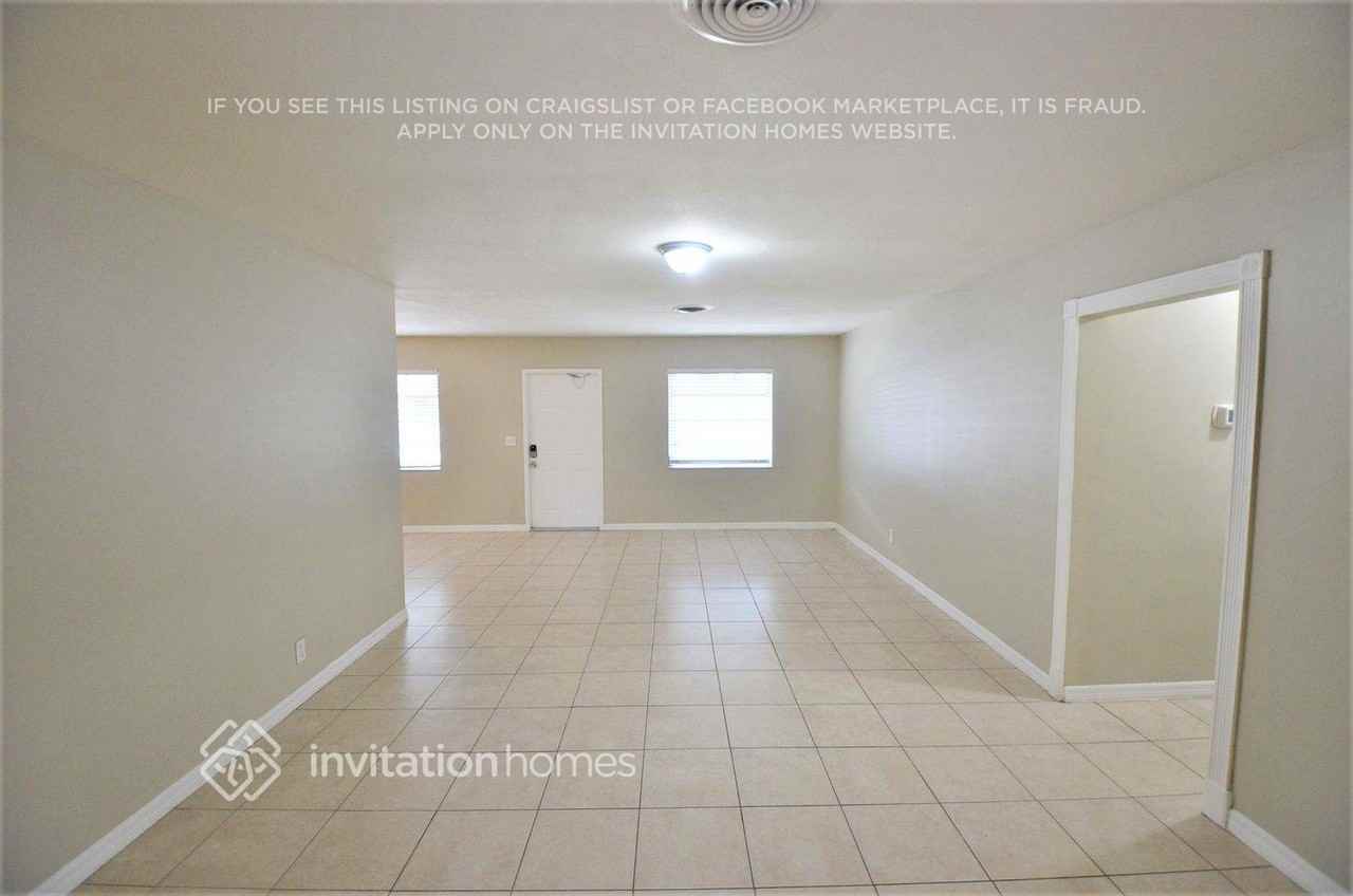 458 Ne 38th St - Photo 2 of 19